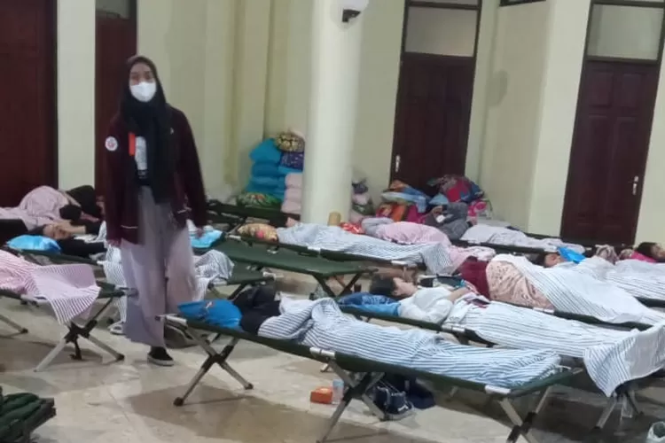 Puluhan pingsan! Mahasiswa Universitas Brawijaya kepanasan dijemur saat gladi bersih Ospek