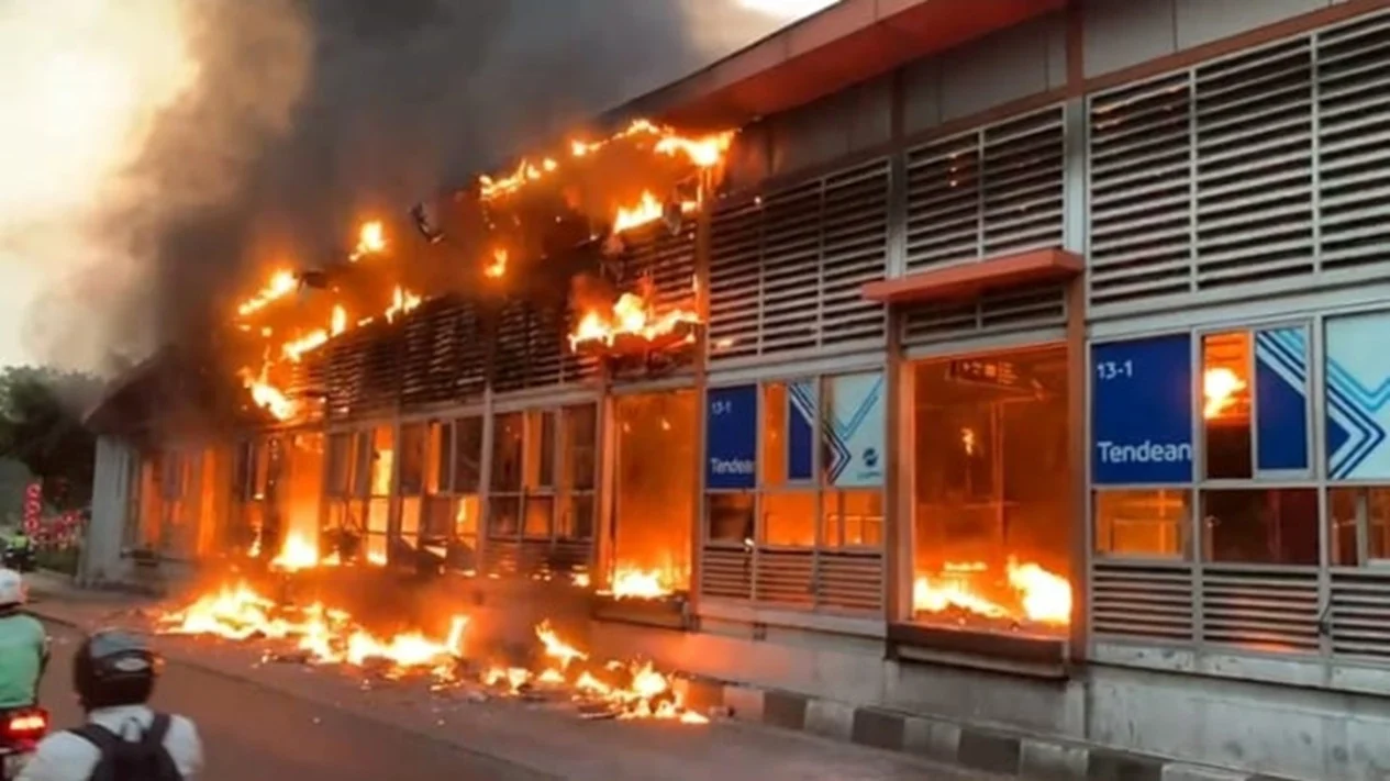 Halte Tendean Kebakaran Transjakarta Jakarta