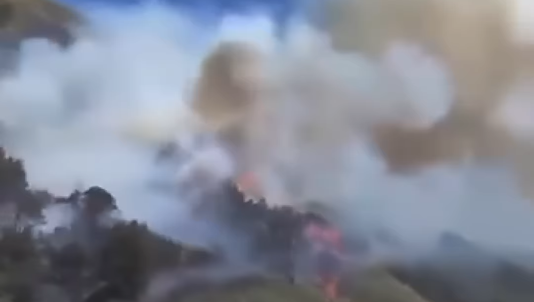 Kebakaran Di Bromo, Bromo Terbakar, Gunung Bromo Terbakar, Bromo, Gunung Batok Terbakar, Gunung Batok, Gunung Bromo, Yadnya Kasada, Pasuruan