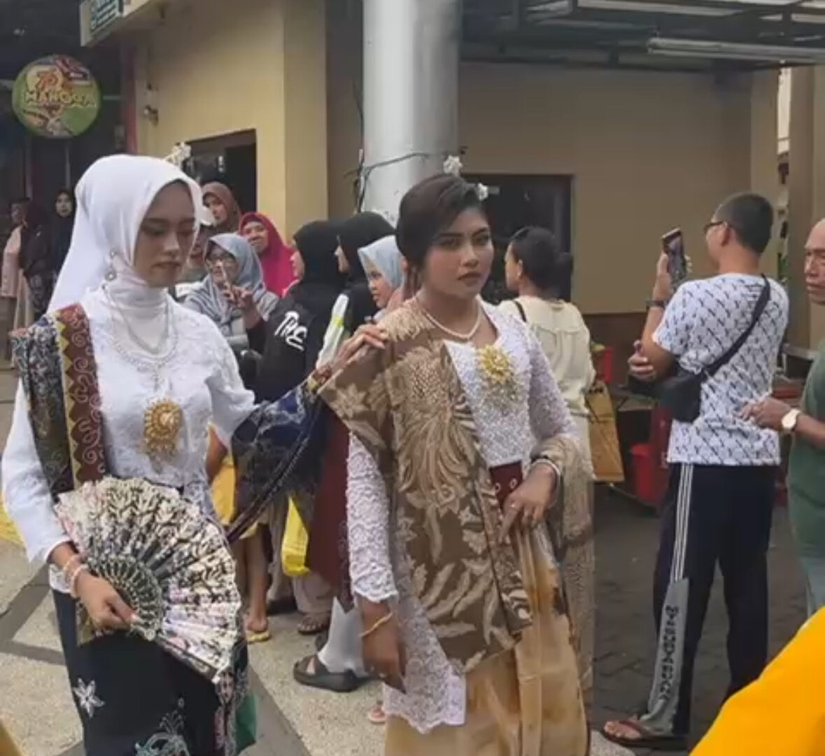 Event Budaya Kartinian Di Kayutangan Malang Menampilkan Busana Tradisional