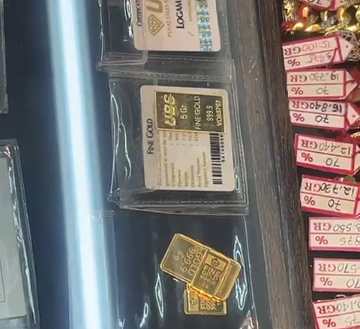 Stok Emas Antam Kosong Di Etalase Toko Emas Pasar Pesar Kota Malang