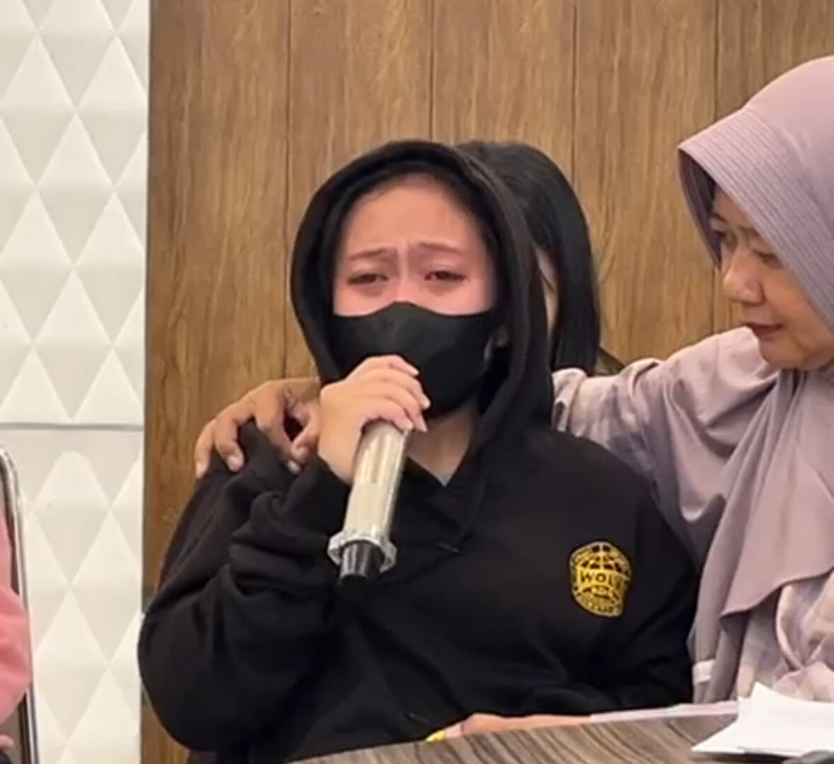 Calon Pekerja Migran Menangis Saat Mengungkapkan Eksploitasi Yang Dialami Di Malang
