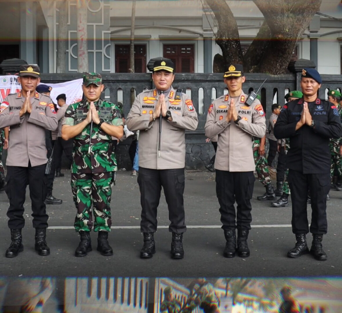 Kapolresta Malang Kota Kombes Pol Nanang Haryono Menyampaikan Apresiasi Kepada Massa Aksi Saat Hari Buruh 2025 Di Depan Gedung DPRD Kota Malang