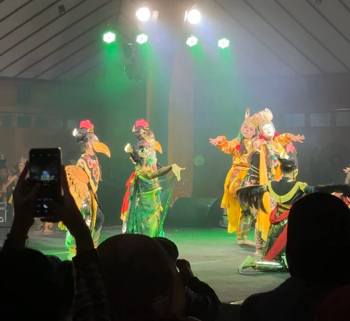 Pertunjukan Seni Topeng Panji Dalam Acara Panji Laras Di Taman Krida Budaya Malang