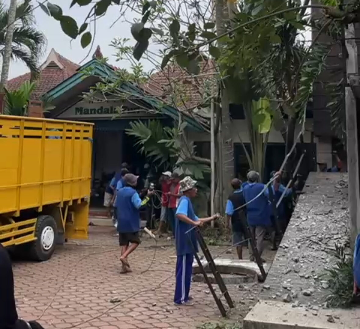 Pembongkaran Hotel Mandala Puri Kota Malang