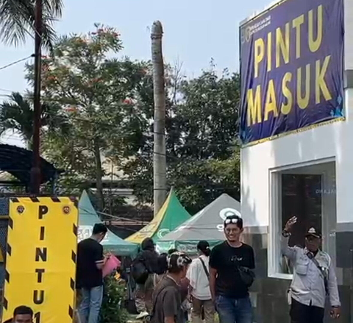 Suasan Pintu Masuk Terminal Arjosari Kota Malang