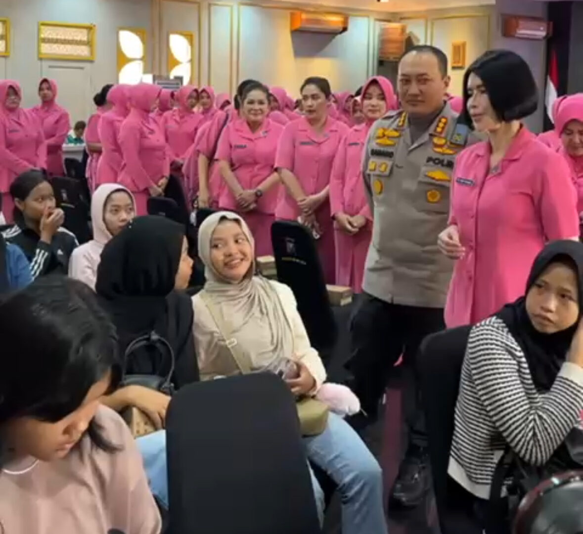 Warga Mengikuti Vaksinasi HPV Gratis Di Kota Malang
