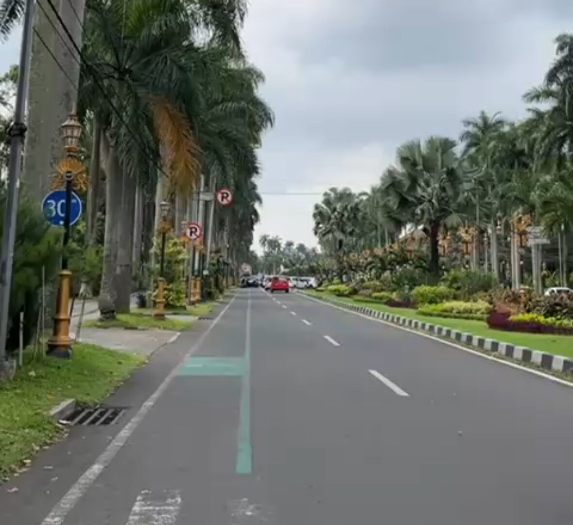 Jalan Ijen Malang Sepi Dari Kendaraan Saat Libur Panjang