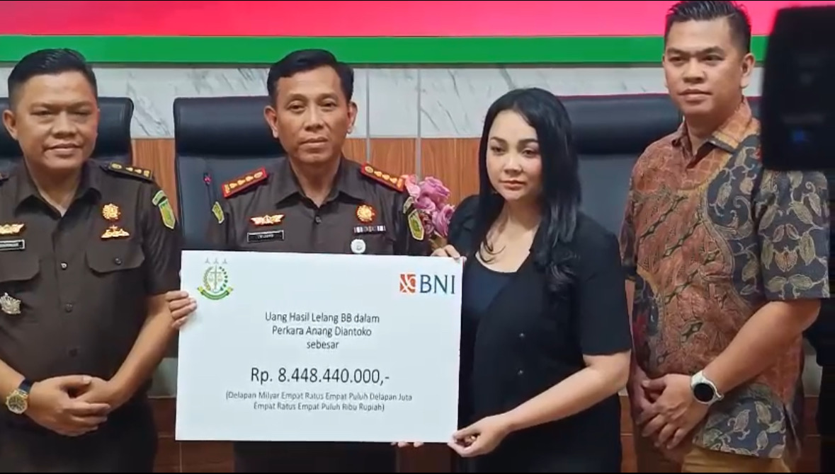 Penyerahan Dana Korban Investasi Evotrade