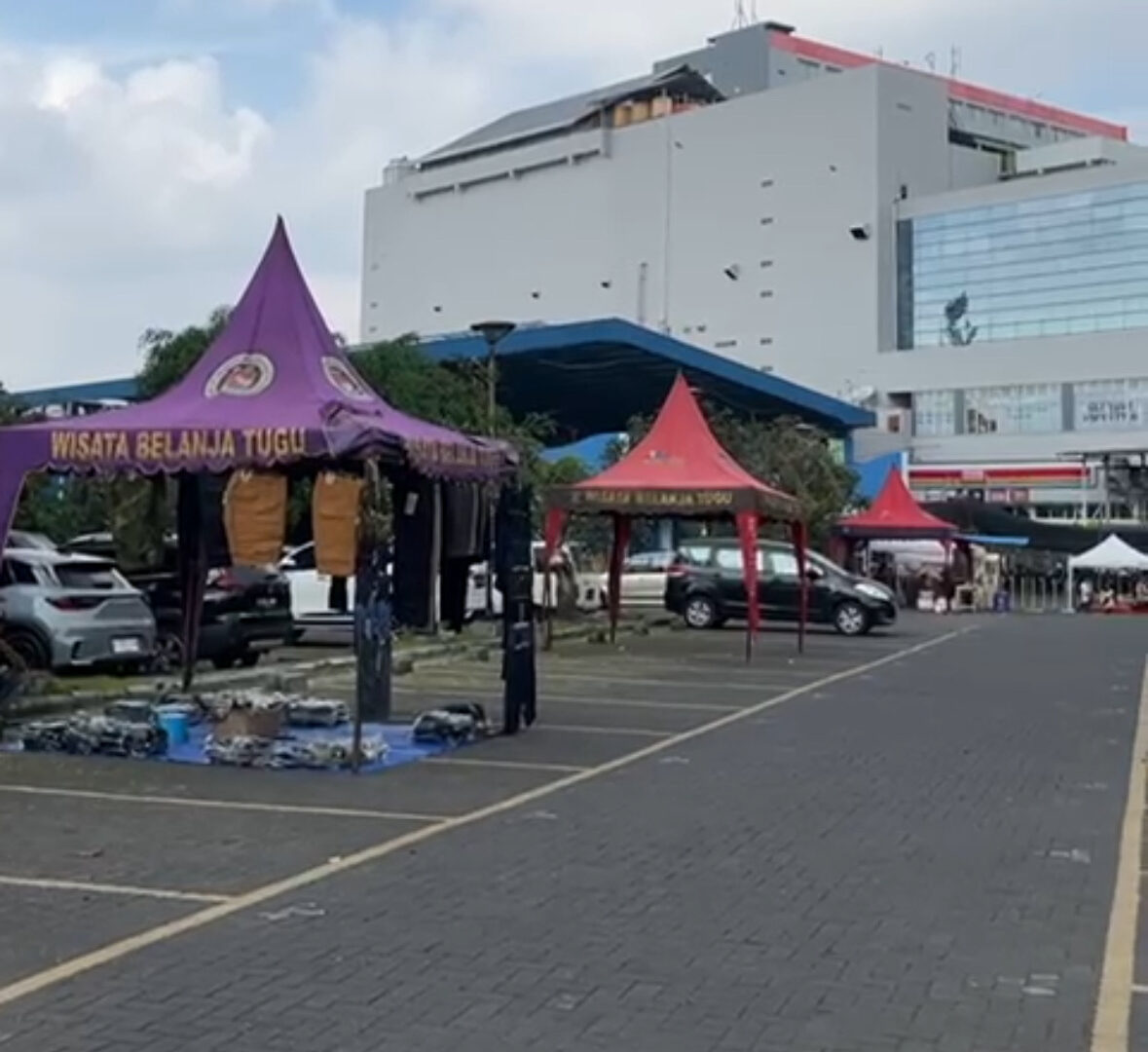 Pengunjung Sepi Di Pasar Minggu Belakang MOG Kota Malang