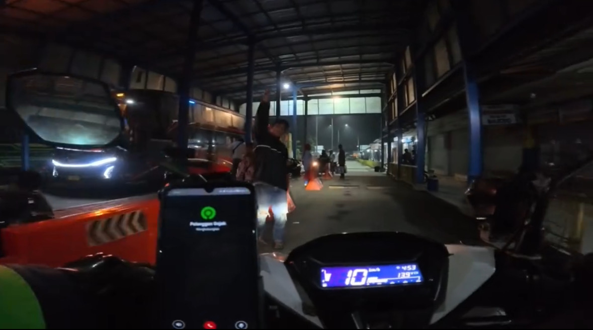 Tangkapan Layar Video Viral Ojol Dihadang Opang Di Terminal Arjosari