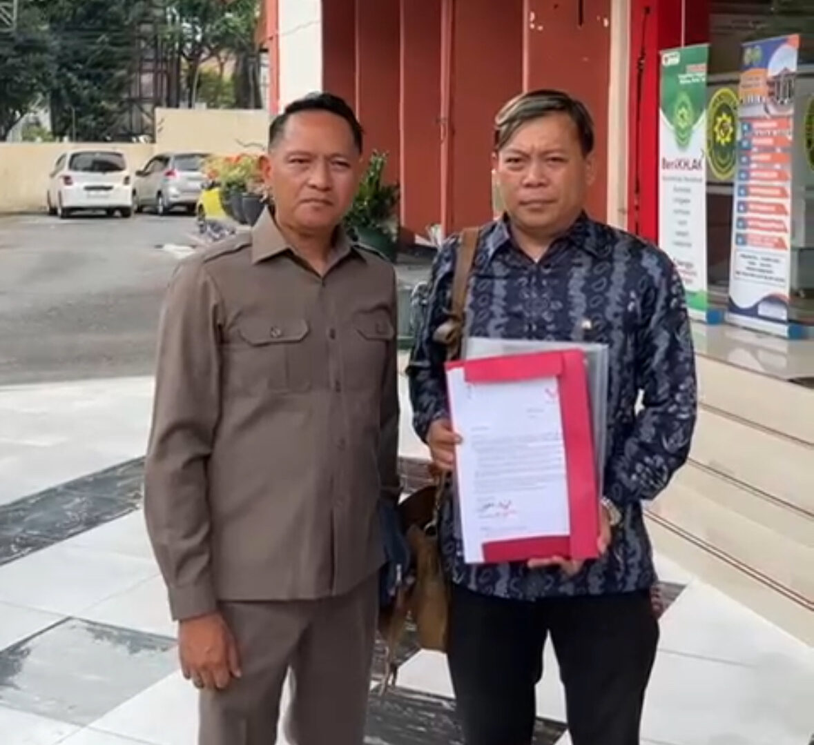 Ronny Wirawan Soebagio Saat Menghadiri Sidang Sengketa Tanah Di PN Malang