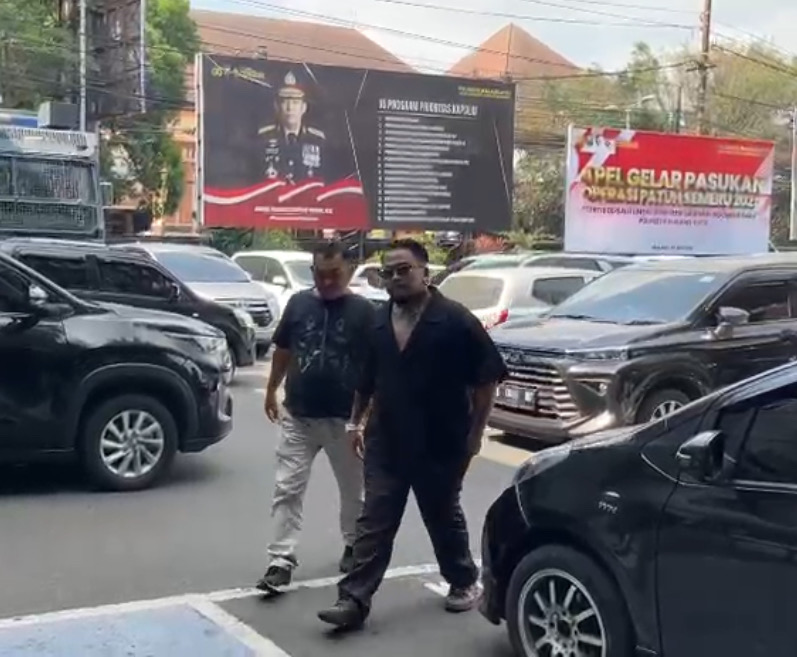King Abdi Saat Tiba Di Polresta Malang Kota Untuk Klarifikasi