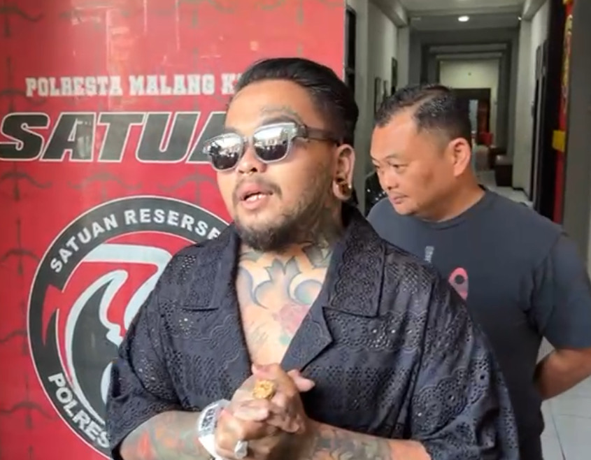 King Abdi Menyampaikan Permintaan Maaf Usai Pemeriksaan Di Polresta Malang Kota