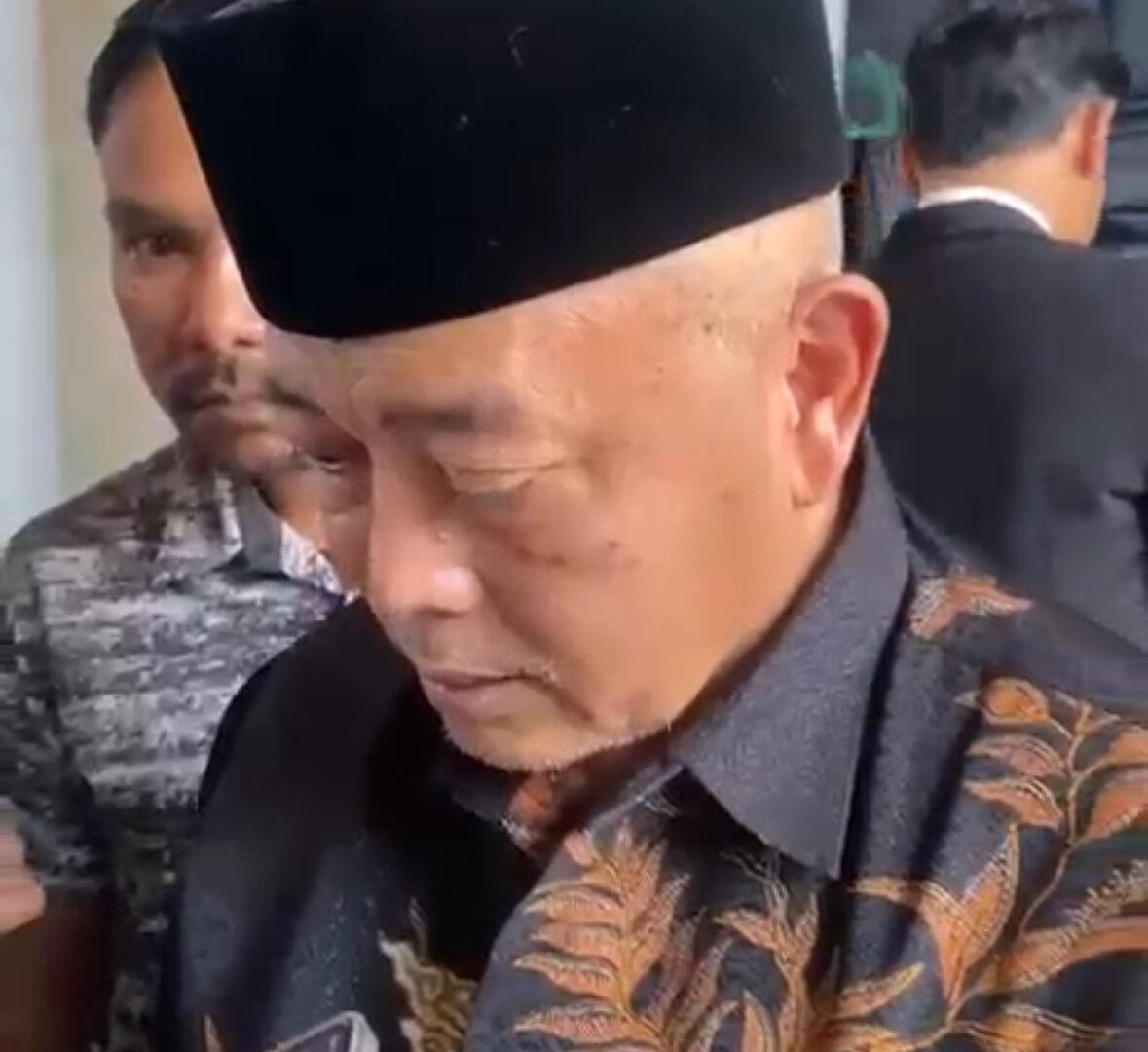 Bupati Malang HM Sanusi Saat Dimintai Keterangan Oleh Wartawan