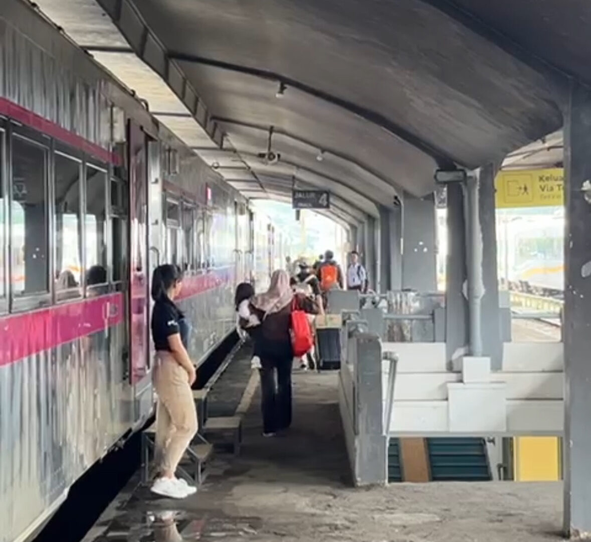 Stasiun Malang Lengang Usai Pembatalan KA Jayabaya Akibat Gangguan Operasional Di Jalur Kereta