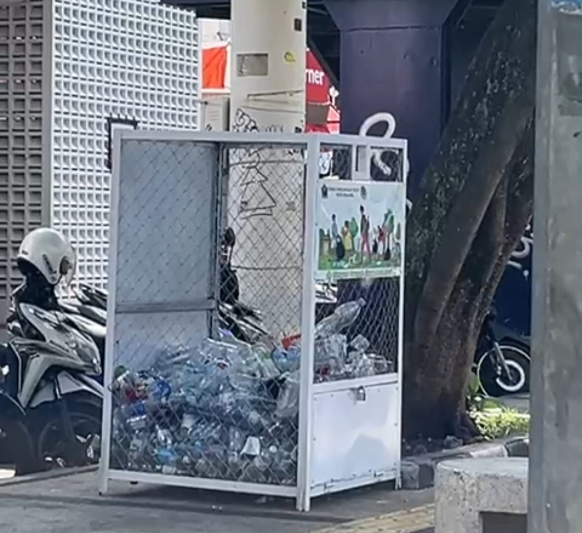 Tempat Penampungan Botol Plastik Di Kayutangan Kota Malang