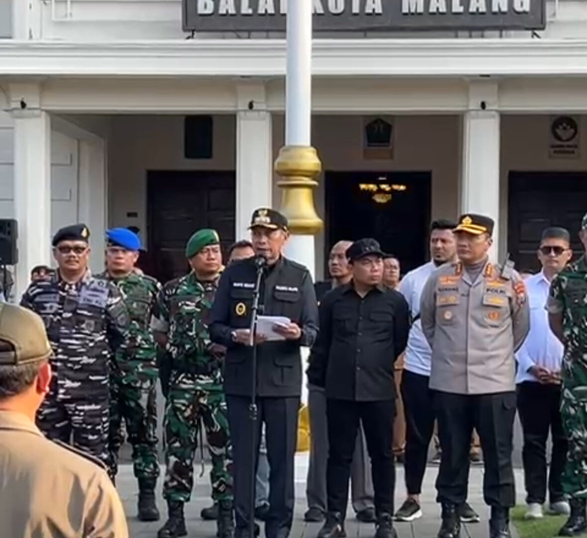 Wali Kota Malang Wahyu Hidayat Memimpin Apel Patroli Cipta Kondisi Bersama Forkopimda Di Balai Kota Malang
