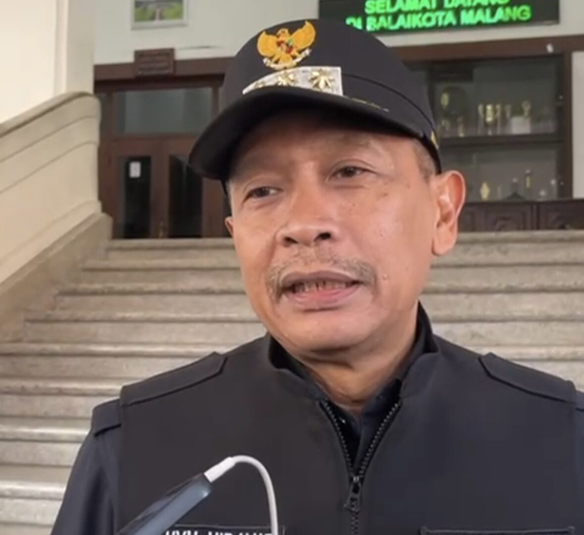 Wali Kota Malang Ketika Dimintai Keterangan Oleh Pihak Media