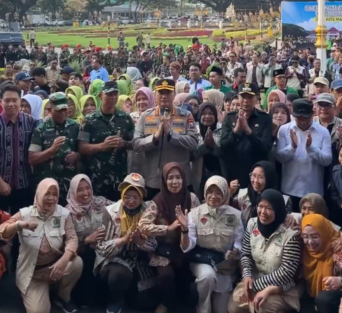 Wali Kota Malang Wahyu Hidayat Berfoto Bersama Forkopimda Usai Apel Sinergi Ngalam Mbois Di Balai Kota Malang