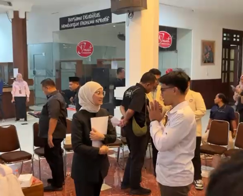 Ketua DPRD Kota Malang Amithya Ratnanggani Menerima Tuntutan Mahasiswa Cipayung Plus Di Ruang Rapat DPRD