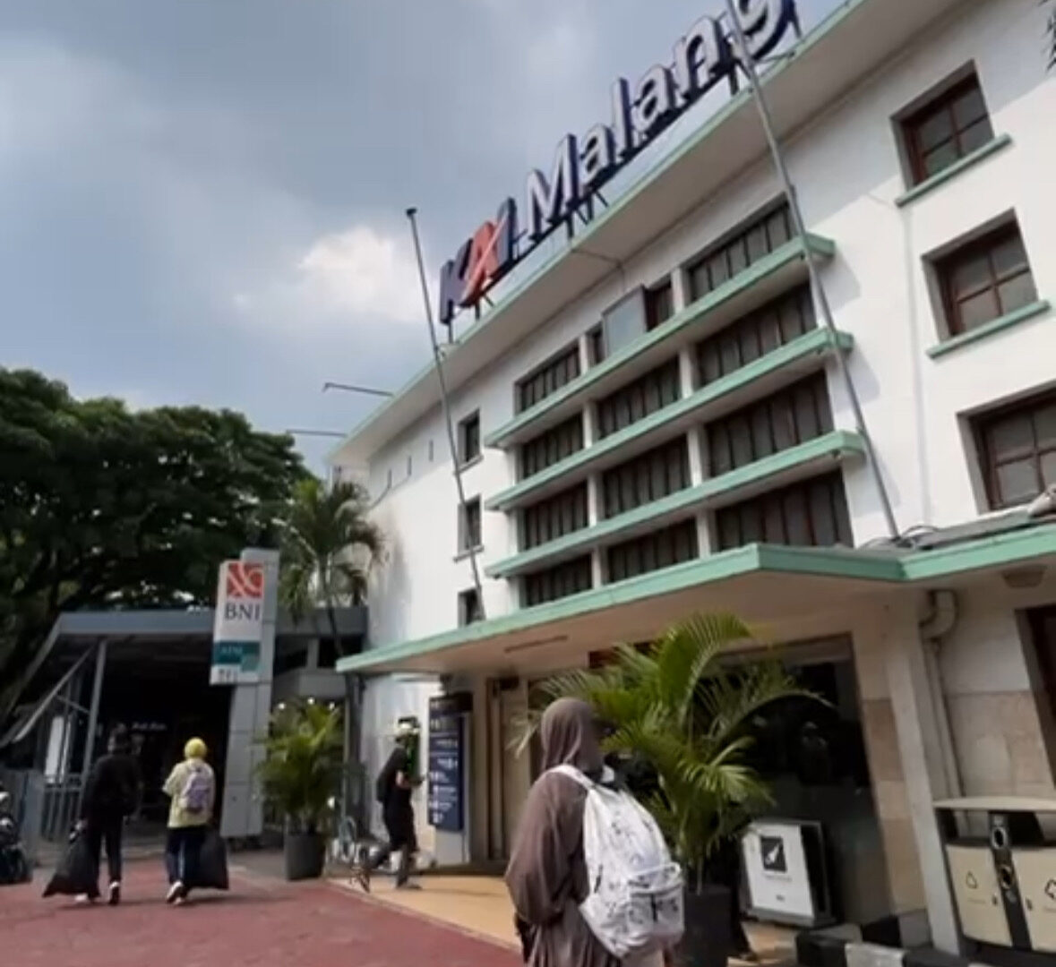 Tampak Depan Stasiun Kota Malang