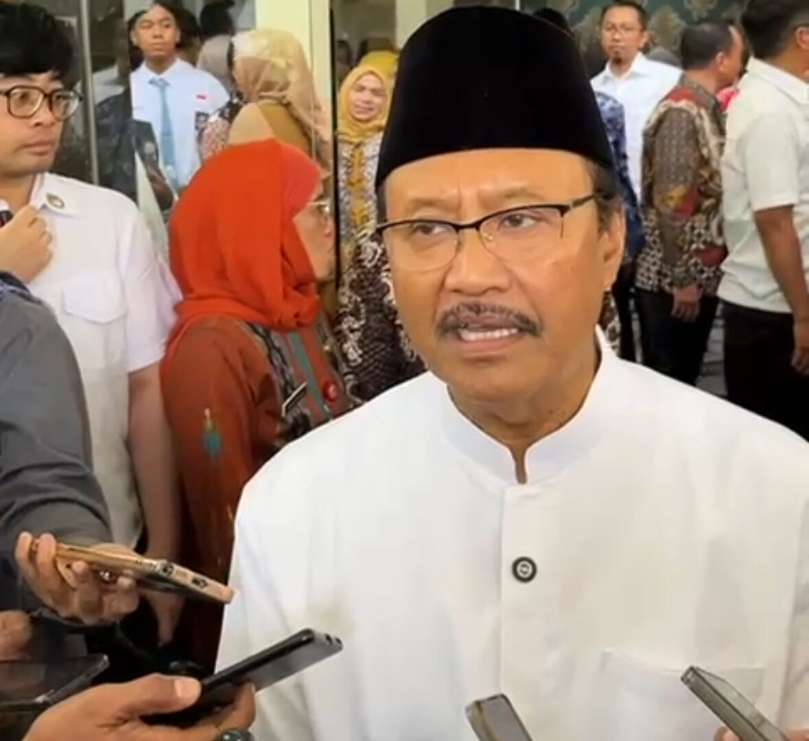 Mensos Saifullah Yusuf (Gus Ipul) Saat Memberikan Keterangan Pers Di Malang