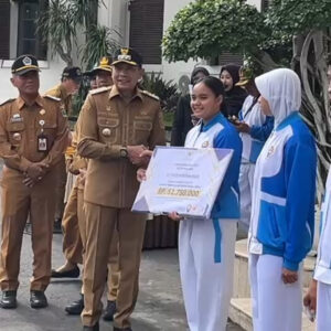 Wali Kota Malang Serahkan Bonus Atlet Porprov Jatim
