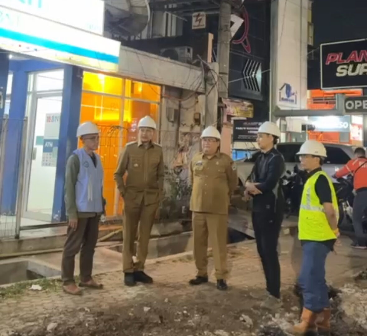 Wali Kota Malang Tinjau Proyek Drainase Suhat Malam Hari