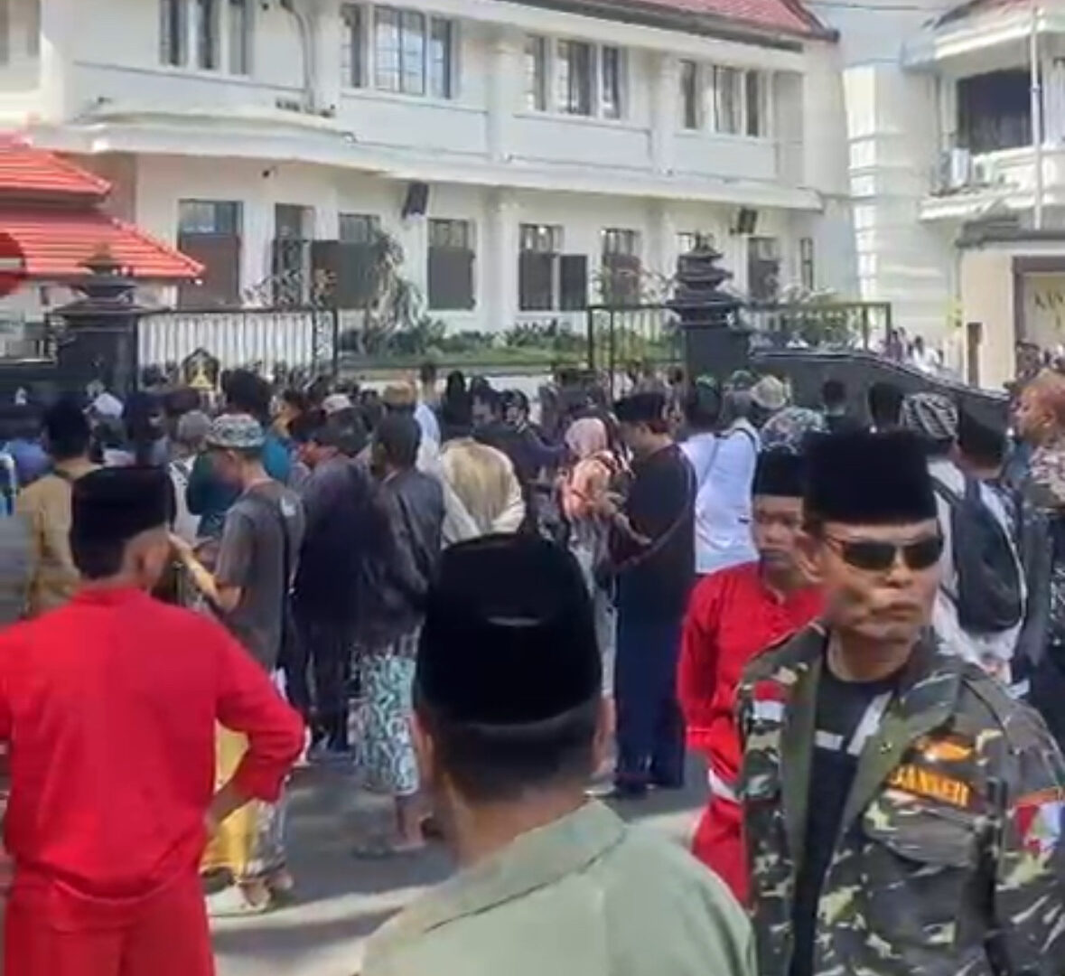 Aksi Damai Santri Malang Menggugat Di Depan Balai Kota Dan DPRD Kota Malang Boikot Trans7
