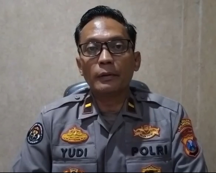 Kasi Humas Polresta Malang Kota, Ipda Yudi Risdiyanto, Memberikan Keterangan Pers Soal Kasus Saling Lapor Antara Imam Muslimin Dan Sahara