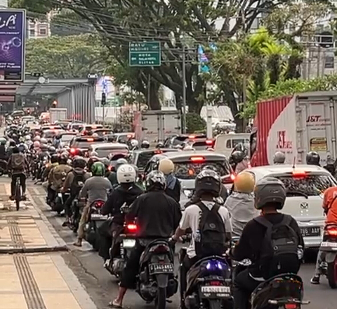 Kemacetan Di Jembatan Suhat Malang Saat Jam Pulang Kerja