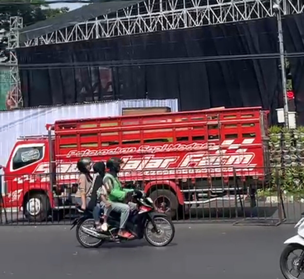 Penutupan Jalan Trunojoyo Depan Stasiun Kota Malang
