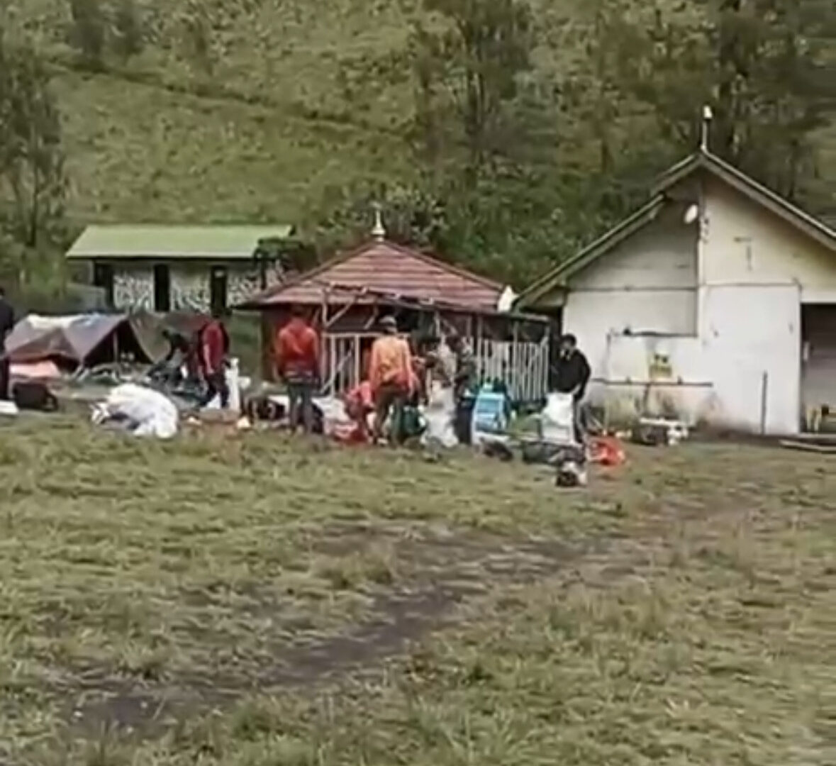 Suasana Evakuasi Di Ranu Kumbolo
