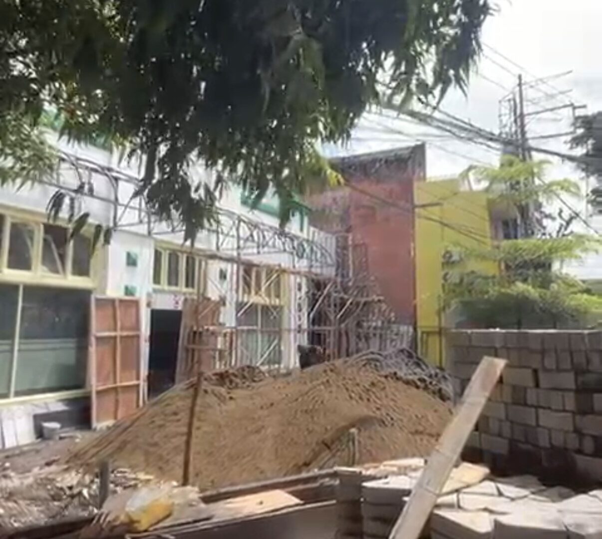 Proses Pembangunan Gedung Parkir Dua Lantai Di Kawasan Heritage Kayutangan Malang