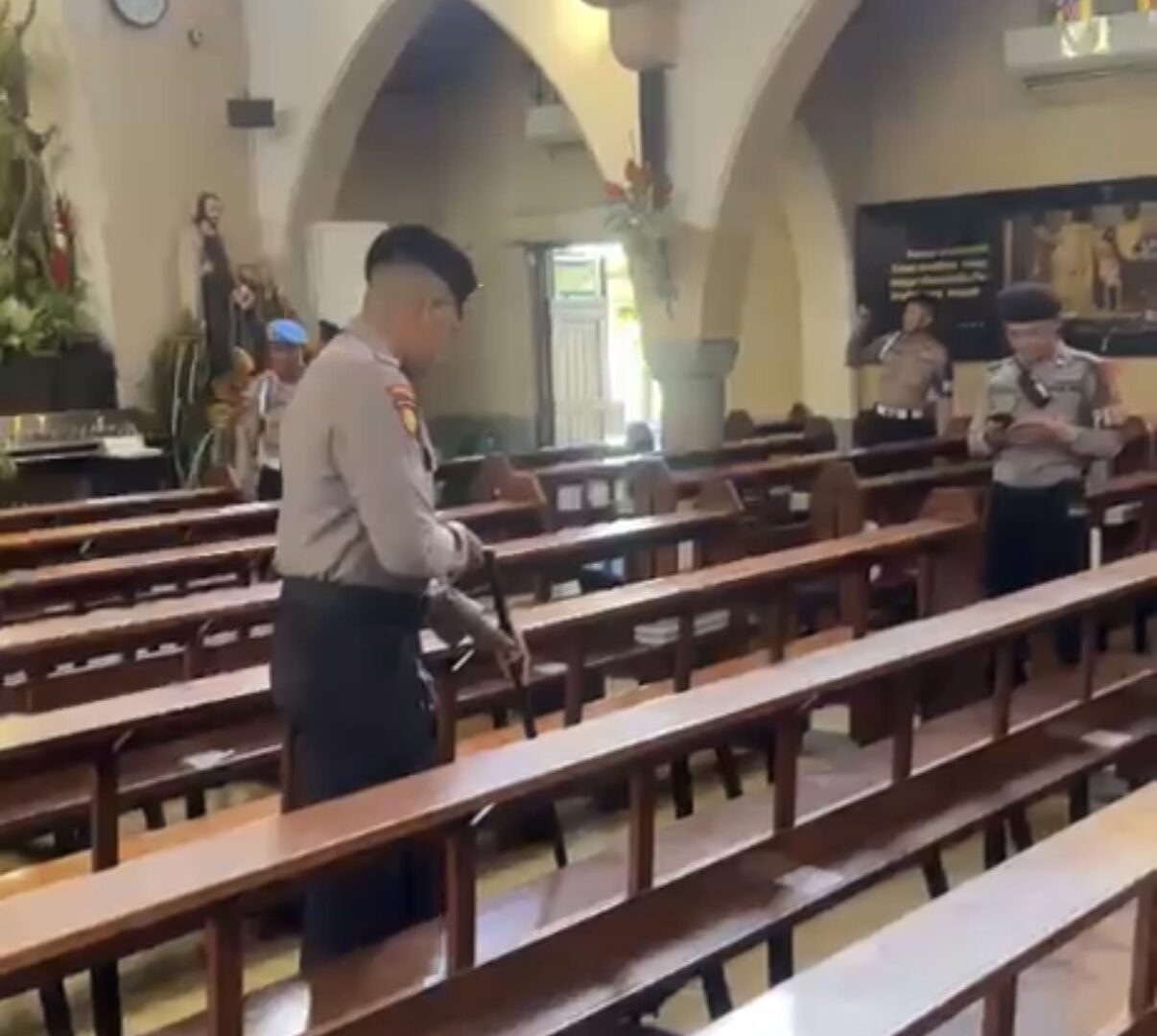 Sterilisasi Gereja Katedral Ijen Oleh Polresta Malang Menjelang Natal 2025