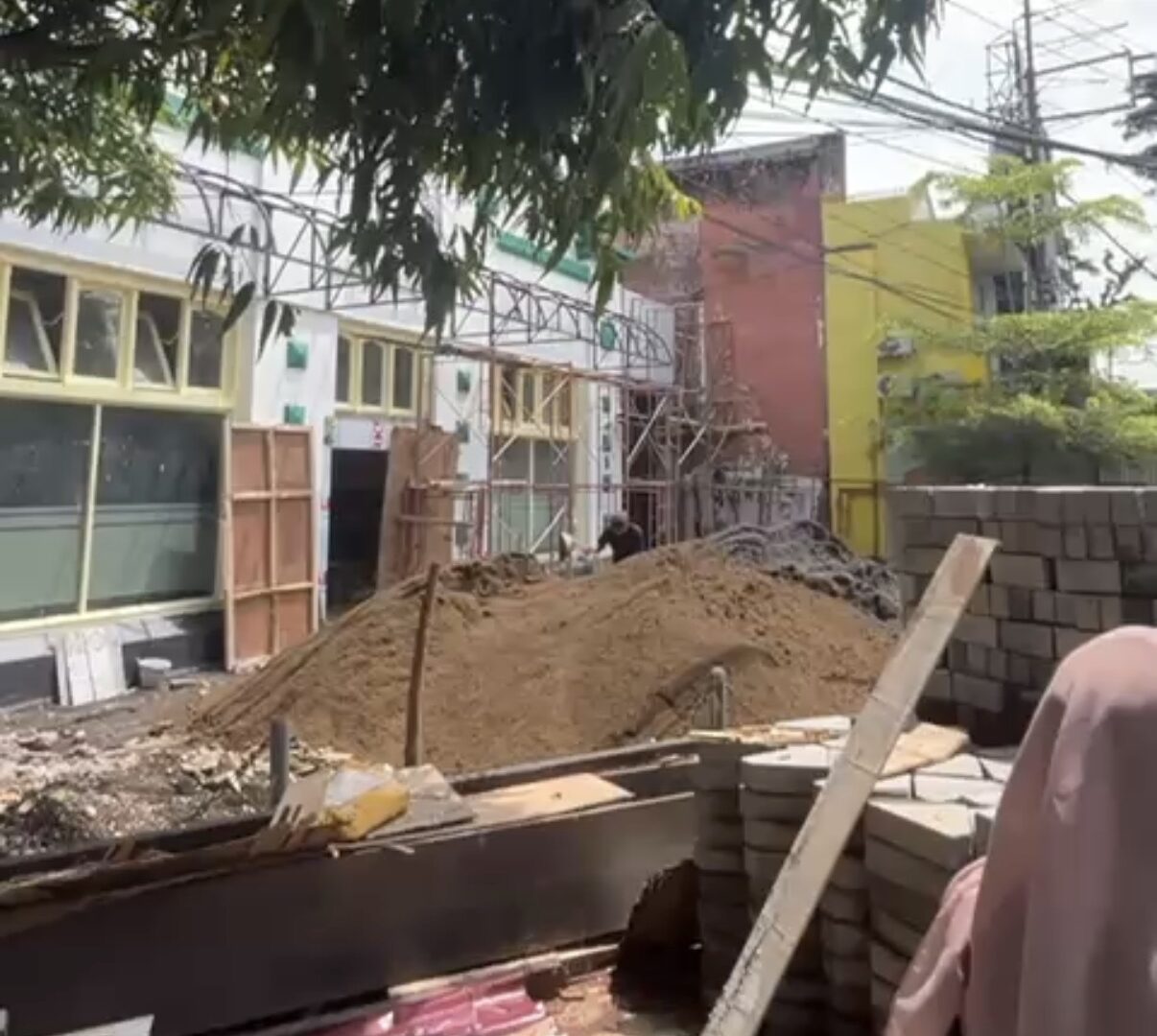 Proses Pembangunan Gedung Parkir Di Kayutangan