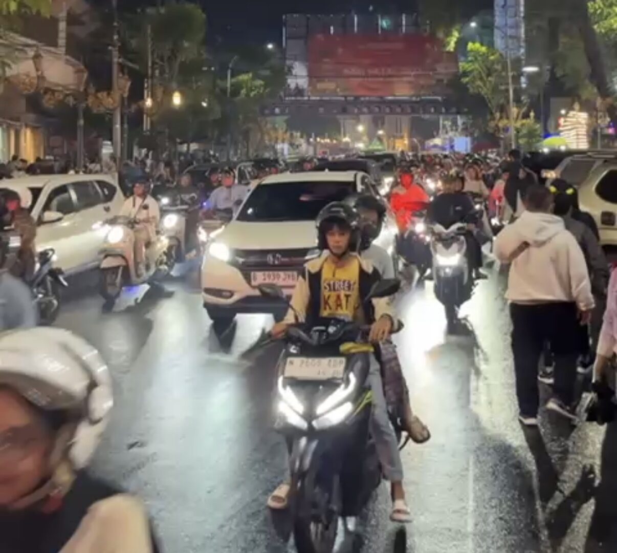 Suasana Keramaian Wisatawan Di Kayutangan Heritage Malang Saat Libur Nataru 2025