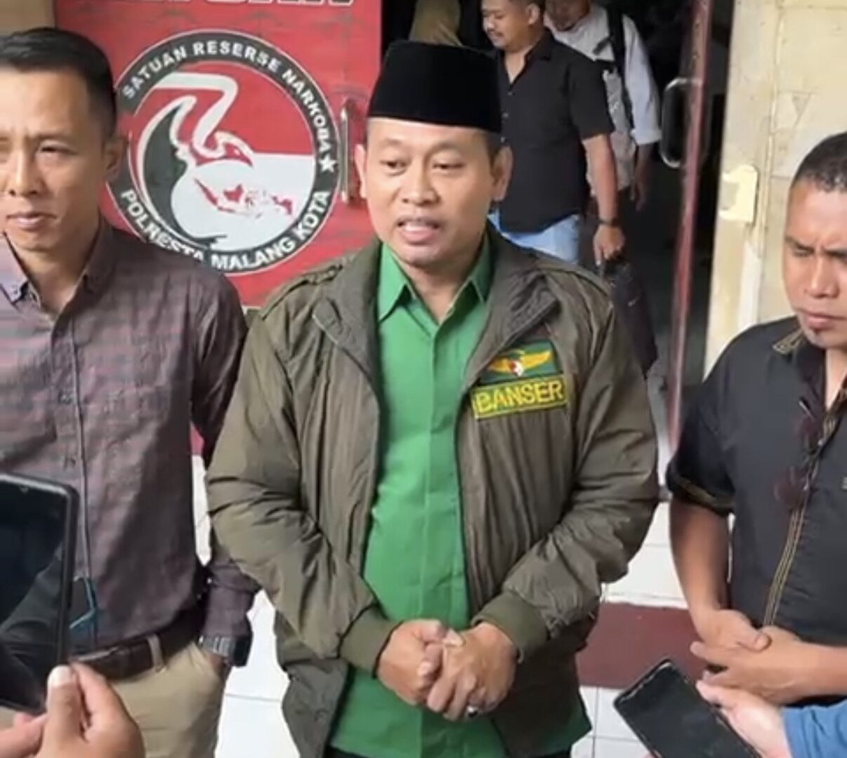 Kuasa Hukum Korban Kasus Yai Mim Saat Memberi Keterangan Di Polresta Malang Kota