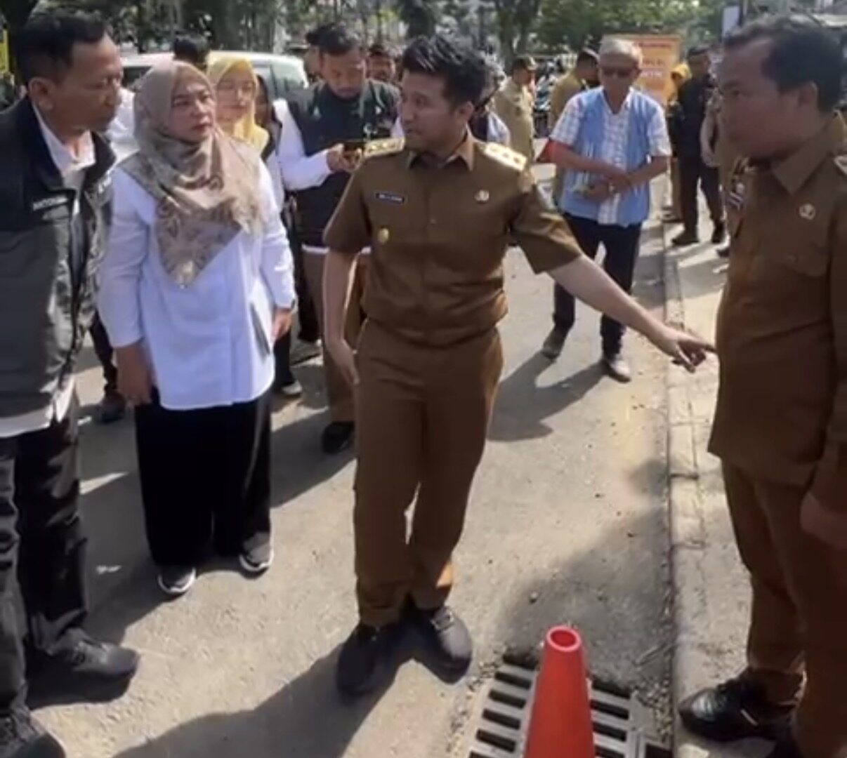 Wakil Gubernur Emil Dardak Tinjau Trotoar Suhat