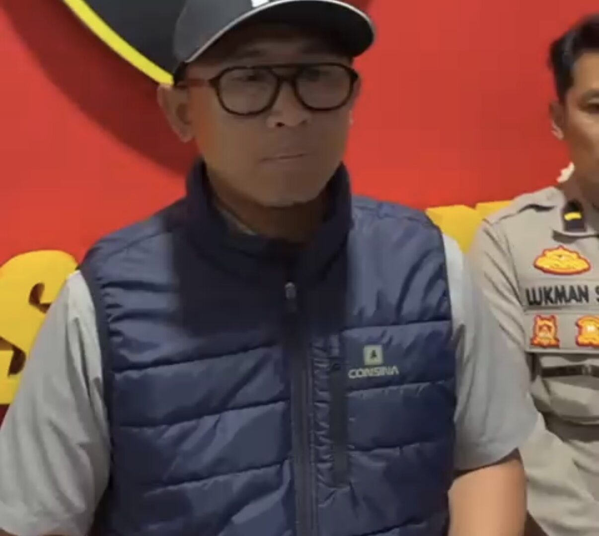 Kasatreskrim Polresta Malang Kota AKP Rahmad Aji Prabowo Memberikan Keterangan Kepada Wartawan