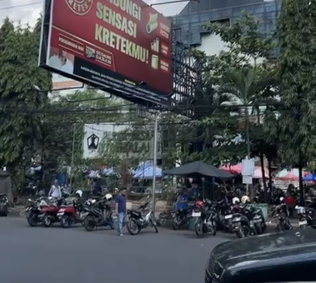 Suasana Pasar Besar Kota Malang Yang Akan Direvitalisasi Namun Terkendala Penolakan Pedagang.