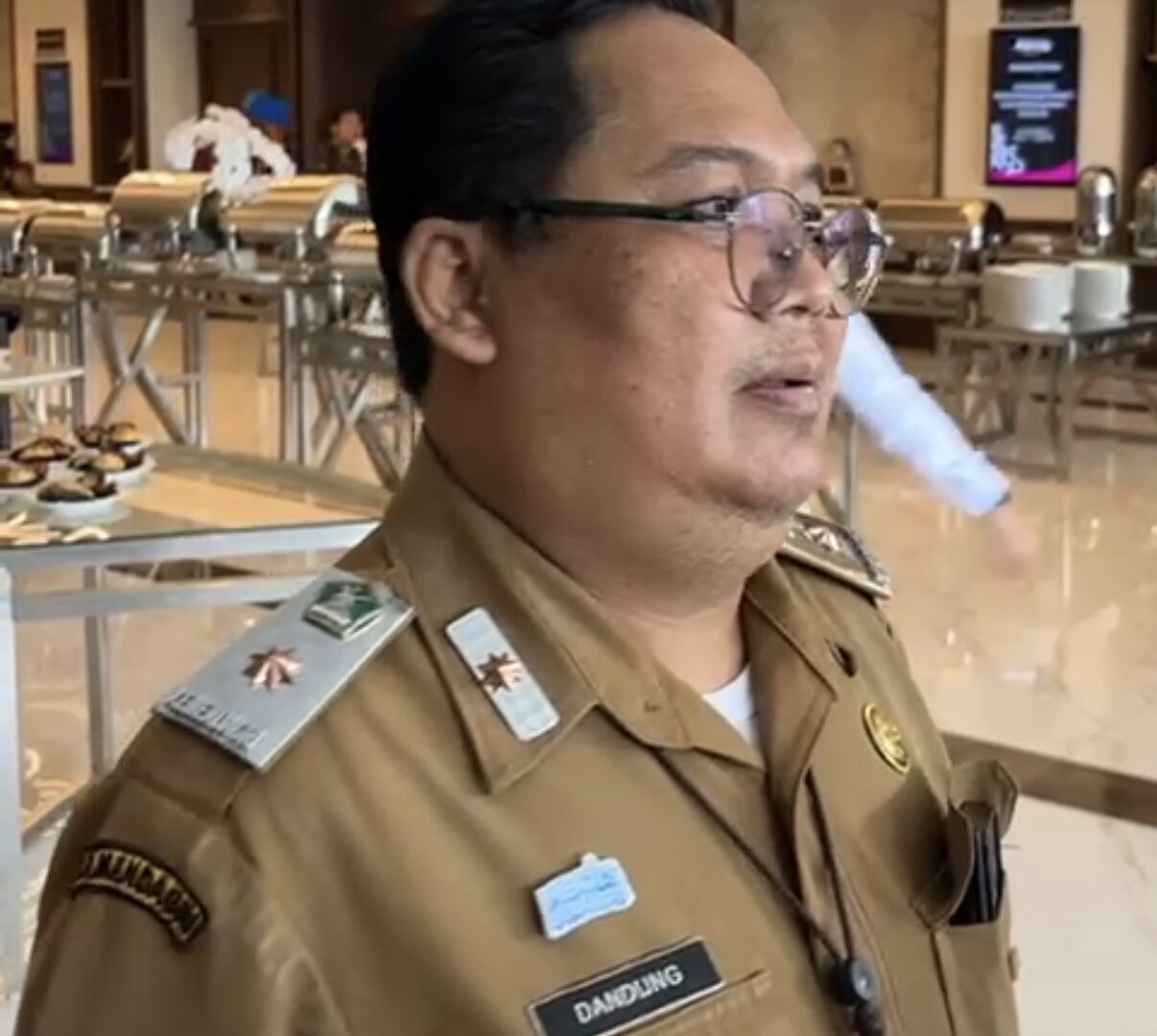 Kepala DPUPRPKP Kota Malang, Dandung Djulharjanto, Memberikan Keterangan Pers Terkait Pembangunan Jembatan Sonokembang