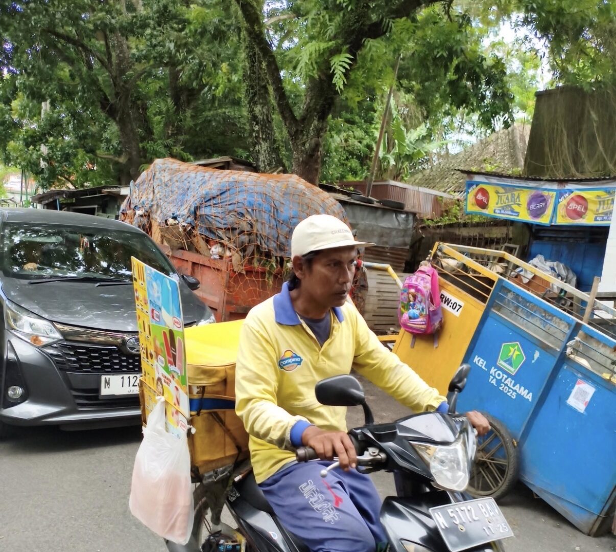 Kontainer Sampah Sementara Di Jalan Muharto