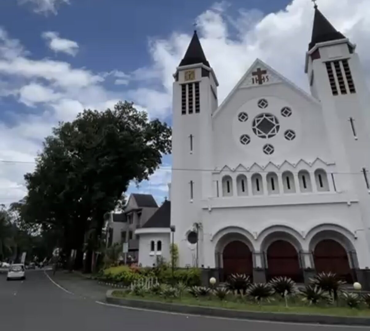 Suasana Gereja Katedral Ijen, Malang, Lokasi Transit Jamaah NU