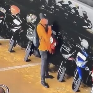 Tangkapan CCTV Pencurian Helm Di Parkir Kayutangan Malang