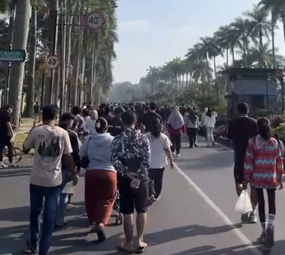 Aktivitas Masyarakat Saat Car Free Day (CFD) Kota Malang Di Jalan Besar Ijen