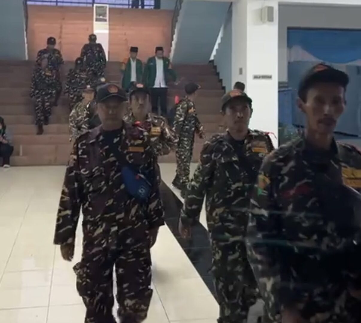 Ribuan Personel Banser NU Mengikuti Apel Kesiapan Pengamanan Mujahadah Kubro 1 Abad NU Di Stadion Gajayana