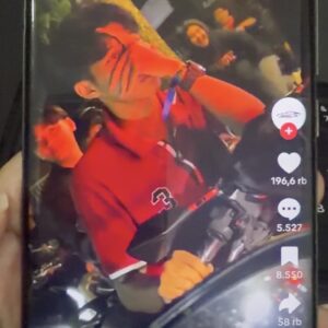 Tangkapan Layar Pemuda Terduga Pencuri Helm Terjebak Macet Usai Konser Di Sudimoro Kota Malang