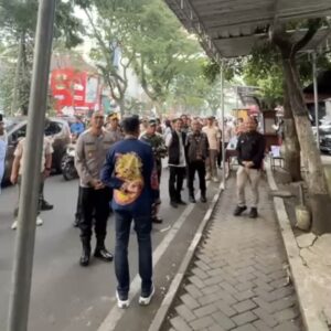 Lapak Takjil Ilegal Di Trotoar Suhat Malang